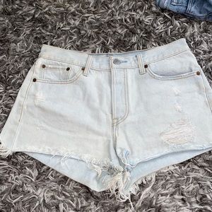Levi Light Wash Shorts - size 29